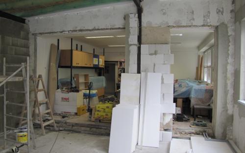 Pohled do prostorů pracovny KŽM po vybourání obvodového zdiva 