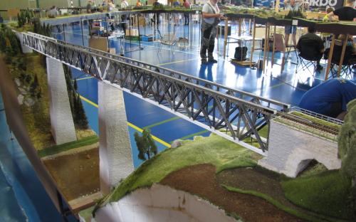 Zatím nedokončený model skutečného mostu v Červené nad Vltavou